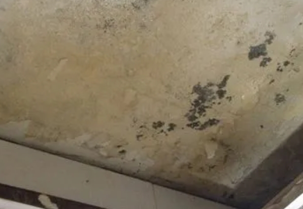 黄龙阳台漏水维修公司分享下黄龙卫生间渗水维修需要注意哪些问题。
